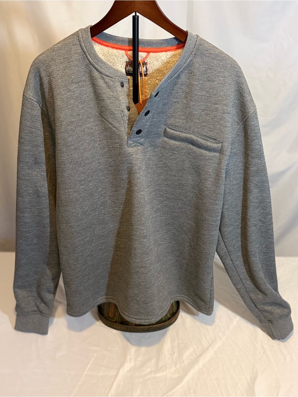 Men's Sherpa Lined Gray Henley Pullover Thermal Shirt size Large NWT (TT9)